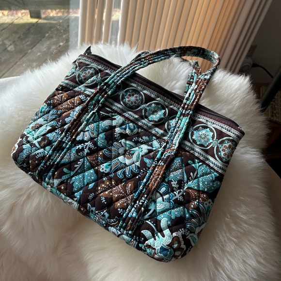 LIKE NEW Vera Bradley paisley blue and brown purse - Picture 3 of 5
